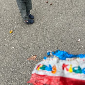 Kiddy Kist Bol Sütlü Çikolata Sürpriz Yumurtada Beyaz Lekeler Çocuğumun Kusmasına Neden Oldu
