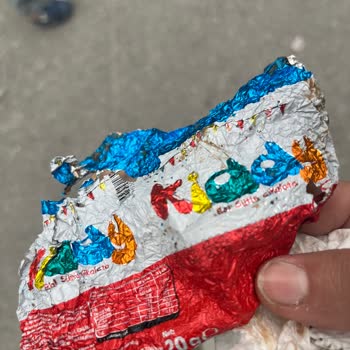 Kiddy Kist Bol Sütlü Çikolata Sürpriz Yumurtada Beyaz Lekeler Çocuğumun Kusmasına Neden Oldu