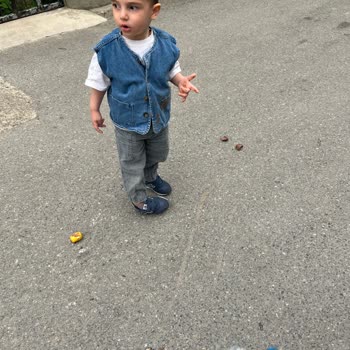 Kiddy Kist Bol Sütlü Çikolata Sürpriz Yumurtada Beyaz Lekeler Çocuğumun Kusmasına Neden Oldu