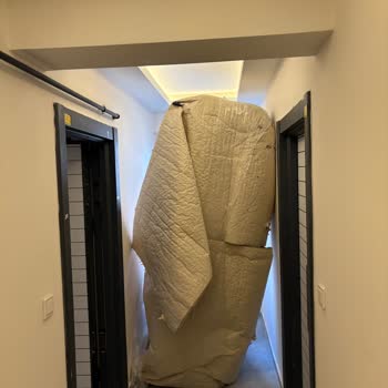 Kapının Önüne Bırakılan Ve Hasarlı Koltuk İçin Tam İade Talebi