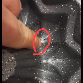 Emsan Döküm Kek Kalıbının Metal Parçaları Çocuk Boğazını Tehlikeye Atıyor