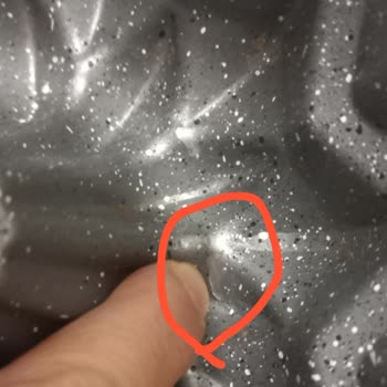 Emsan Döküm Kek Kalıbının Metal Parçaları Çocuk Boğazını Tehlikeye Atıyor