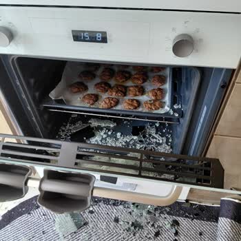 Hoover Fırın Camı Patladı Aile Güvenliği Tehlikede