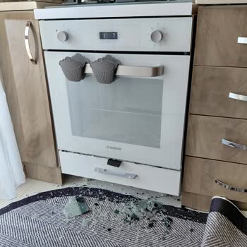 Hoover Fırın Camı Patladı Aile Güvenliği Tehlikede