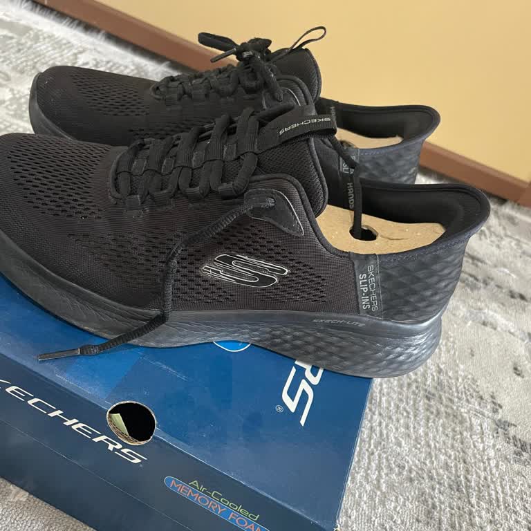 Siyah Skechers Ayakkabısının Kısa Sürede Renk Değişimi Ve Garanti Reddi