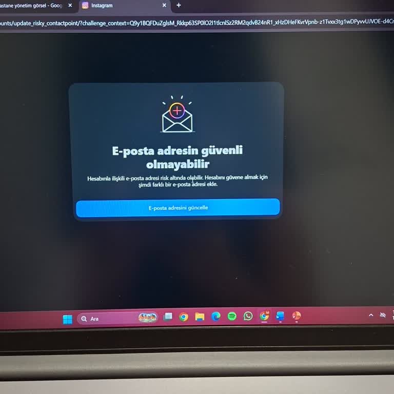 Instagram Hesabına Giriş Engeli Ve E-posta Risk Uyarısı