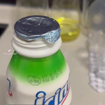 Kapalı İçim Sade Kefir Şişesinde Küf Belirtisi