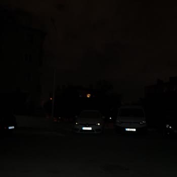 İzmir Buca’da Sokak Aydınlatması 6 Aydır Sönük, Acil Çözüm Talep Ediliyor