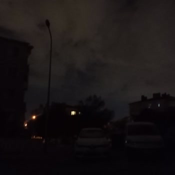 İzmir Buca’da Sokak Aydınlatması 6 Aydır Sönük, Acil Çözüm Talep Ediliyor