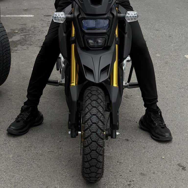 Yeni Motosiklette Gösterge Paneli Ve Ön Gagada Yamukluk Bayi Normal Sayıyor