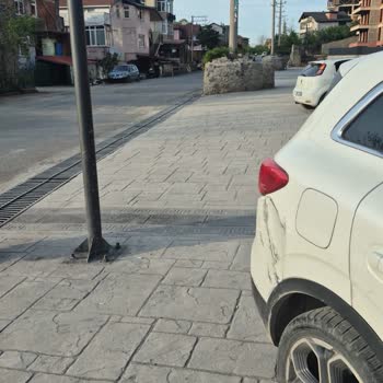 Uygunsuz Reklam Panosu Araç Hasarına Neden Oldu, A101 Sorumluluk Almadı