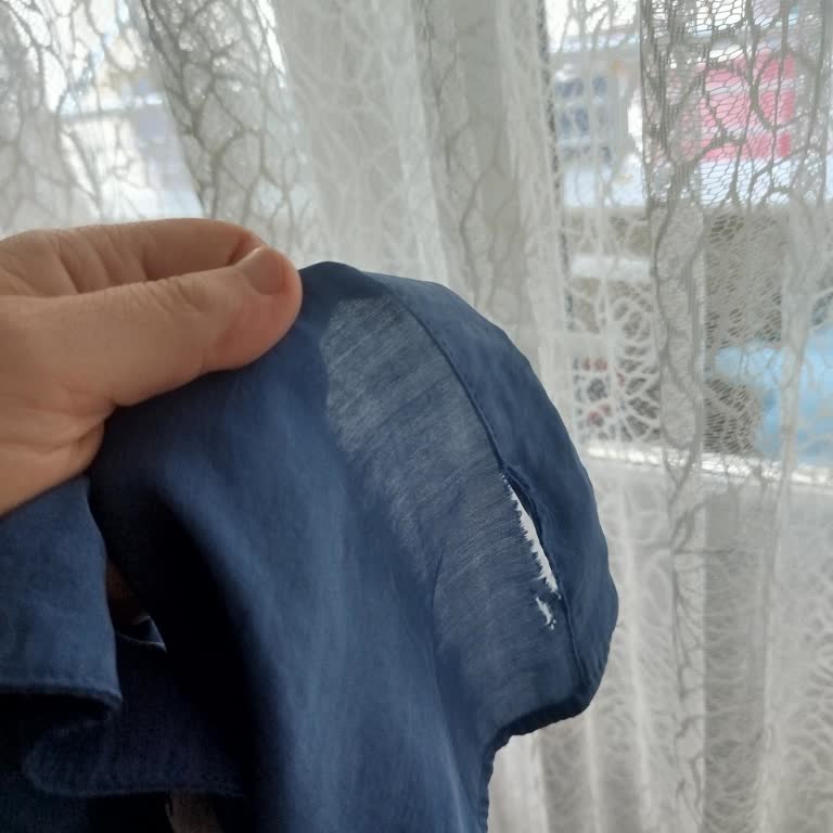 Nuss Gömlekte Dikiş Yırtılması Ve Mağazanın Yardımsız Tutumu