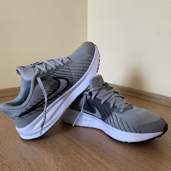 Nike Ayakkabısının İç Parçası Hızla Parçalandı, Mağaza Yardımsız Kaldı