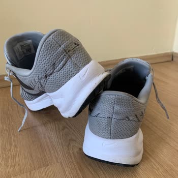 Nike Ayakkabısının İç Parçasının Bir Ayda Yırtılması Ve FLO Mağazasının Değişim Reddi