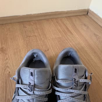 Nike Ayakkabısının İç Parçasının Bir Ayda Yırtılması Ve FLO Mağazasının Değişim Reddi
