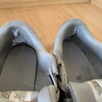 Nike Ayakkabısının İç Parçasının Bir Ayda Yırtılması Ve FLO Mağazasının Değişim Reddi