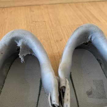 Nike Ayakkabısının İç Parçasının Bir Ayda Yırtılması Ve FLO Mağazasının Değişim Reddi