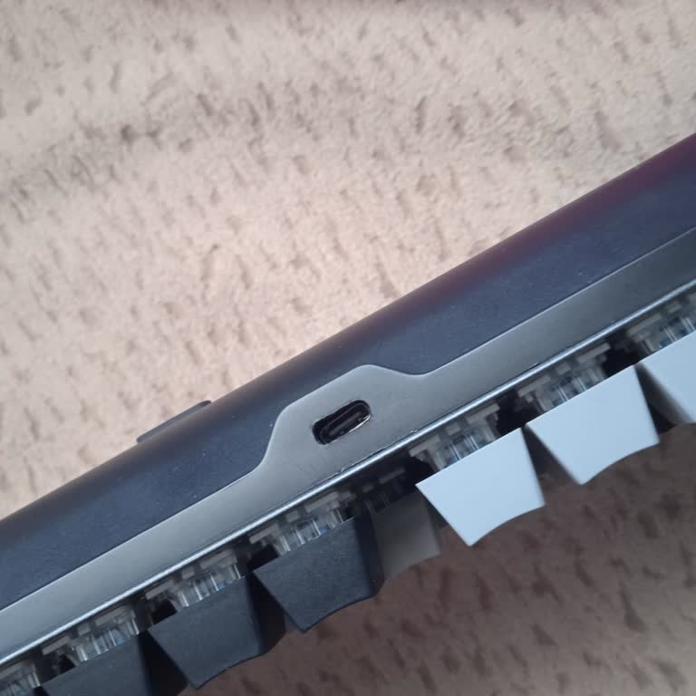 USB Girişi İçeri Kaçtı Klavye Kullanılamıyor Ve Ücretsiz Tamir Talep Ediyorum