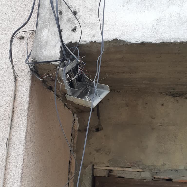Sokaktaki İnternet Kutusunun Düşmesi Ve Hız Düşüklüğü Acil Çözüm Bekliyor
