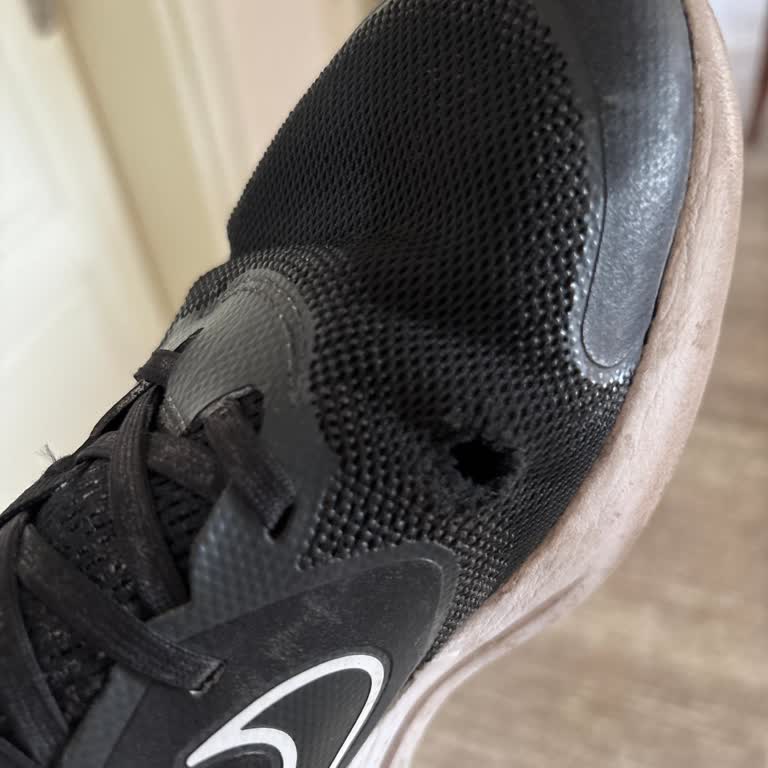 Nike Spor Ayakkabım Altı Ayda Yırtıldı Değişim Talebi