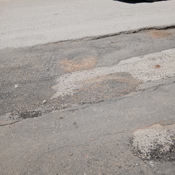 Akyar Mahallesi Çöken Yol Ve Tehlikeli Kanal İçin Acil Onarım Talebi