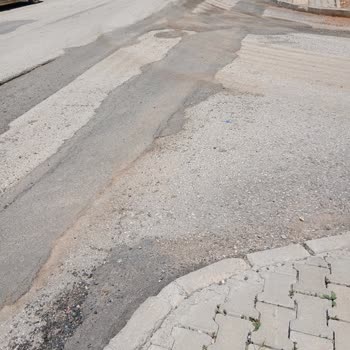 Akyar Mahallesi Çöken Yol Ve Tehlikeli Kanal İçin Acil Onarım Talebi