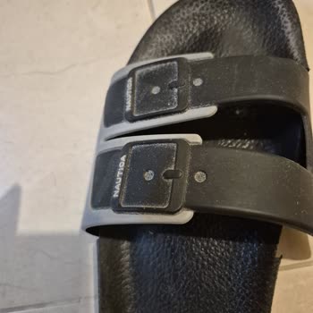 Terliklerin Yapışkanları Açıldı, Kullanılamaz Hale Geldi