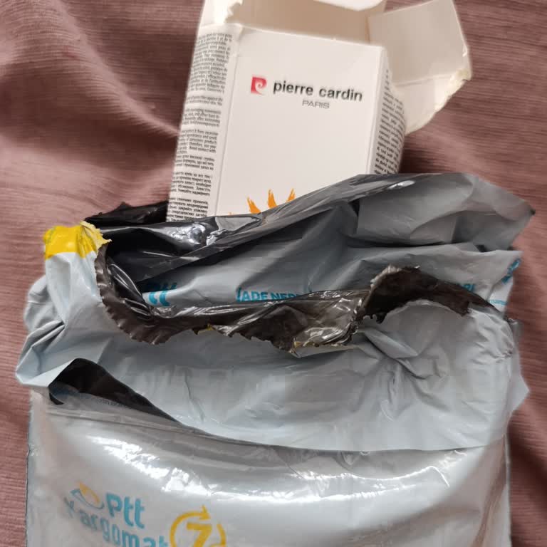 PTT Kargo Kutusunun Aşırı Hasarlı Ve Deforme Olması