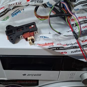Arçelik Çamaşır Makinesinde Kapı Kilidi Anahtarı Tekrarlayan Arızası Ve Uzayan Servis Süreci