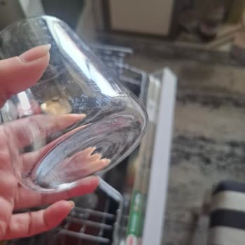 Bardaklarda İz Bırakan Lekeler Ve Servisin Reddetmesi