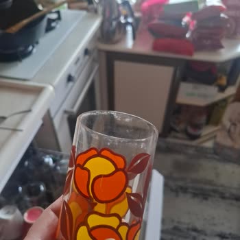Bardaklarda İz Bırakan Lekeler Ve Servisin Reddetmesi