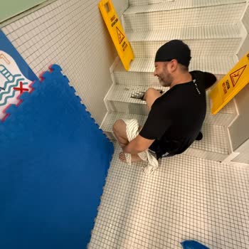 Bubu Island Şubesinde Çöken Basamak Çocuk Ve Aileyi Tehlikeye Attı