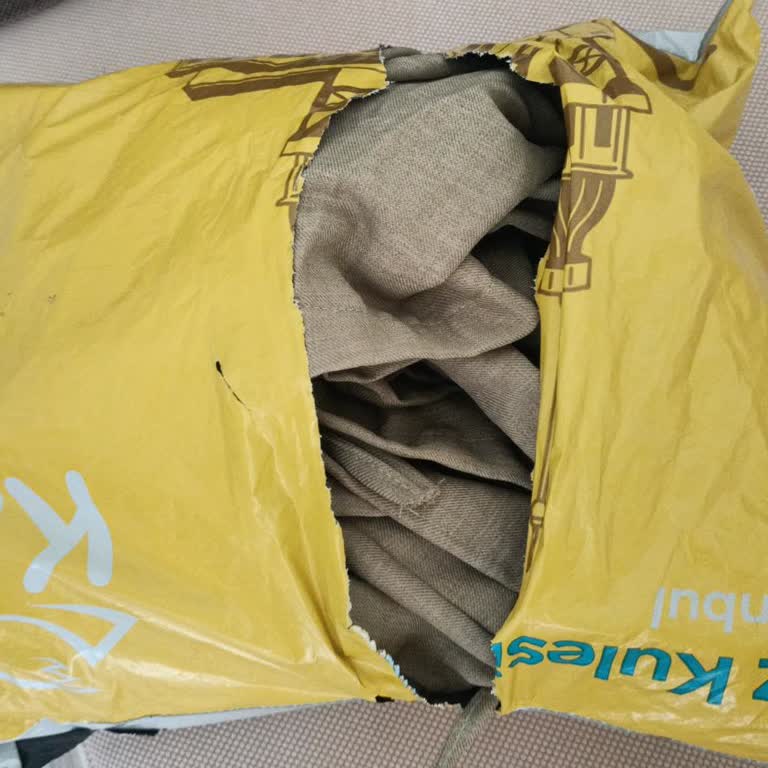 Kargo Kapının Önüne Açık Bırakıldı Ve Güvenlik Endişesi Oluştu