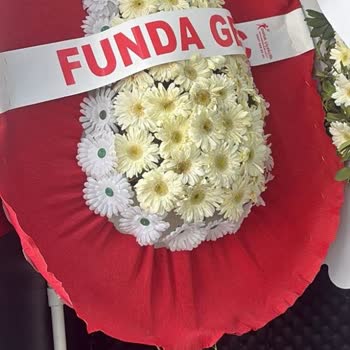 Görseldeki Çelenk İle Gelen Çelenk Arasındaki Fark Ve Ücret İadesi