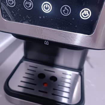 Hediye Espresso Makinesinin İlk Kullanımda Buhar Sızdırması Ve İade İsteği