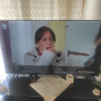 TCL 50 İnç Televizyonun Koyuluk, Titreme Ve Çizgiler: Garanti Dışı Arıza Ve Değişim Talebi