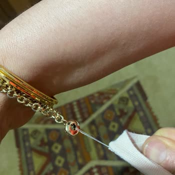 Künyenin Kıyafete Takılması Ve Personelin Kaba Davranışı