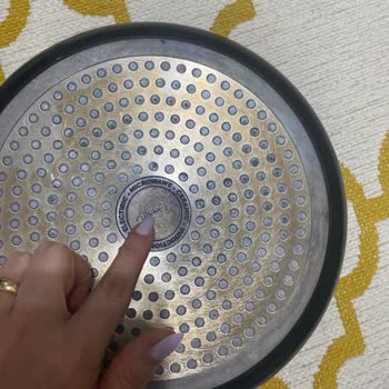 Dış Kaplamadan Çıkan Siyah Kalıntı Sağlık Endişesi Ve Ürün Değişim Talebi