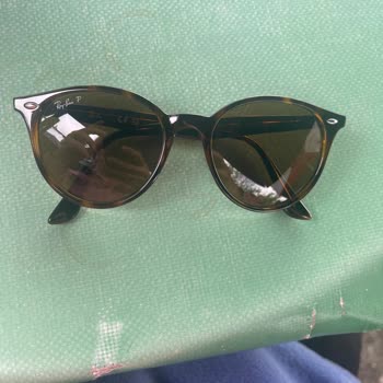 Satın Aldığım Ray-Ban Gözlüğün Camı Çatladı, Boyner cam değişimi (ücretli sekilde bile) yapmadiklarini söyledi