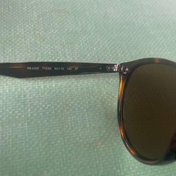 Satın Aldığım Ray-Ban Gözlüğün Camı Çatladı, Boyner cam değişimi (ücretli sekilde bile) yapmadiklarini söyledi