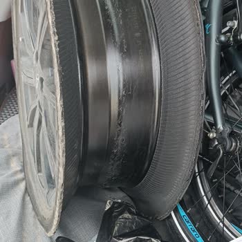 Sıfır Araçta Continental Lastiğin Patlaması 130 Km/s Hızda Korkunç Kazaya Yol Açtı
