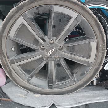Sıfır Araçta Continental Lastiğin Patlaması 130 Km/s Hızda Korkunç Kazaya Yol Açtı