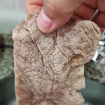 Kuzu Etinde Kağıt Parçası Çıktı: Hijyen Ve Sağlık Riski