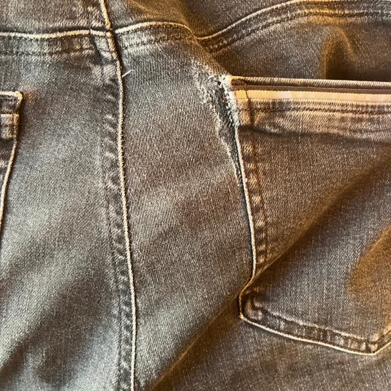 Mavi Jeans Pantolonunun Arka Cep Yırtılması Ve Değişim İsteği