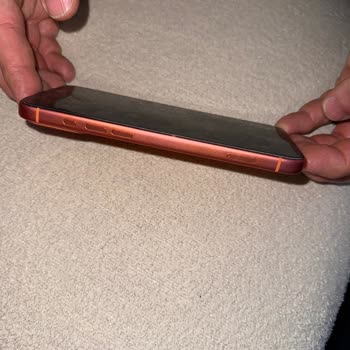 Kozmik Turuncu Apple Cihazında Pembe Renk Bozulması Garanti Dışı Olarak Değerlendirildi