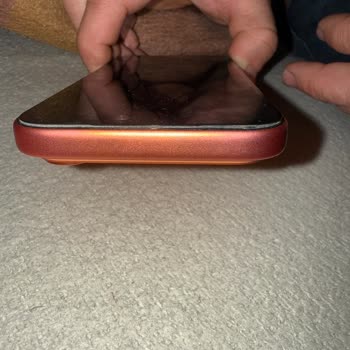 Kozmik Turuncu Apple Cihazında Pembe Renk Bozulması Garanti Dışı Olarak Değerlendirildi
