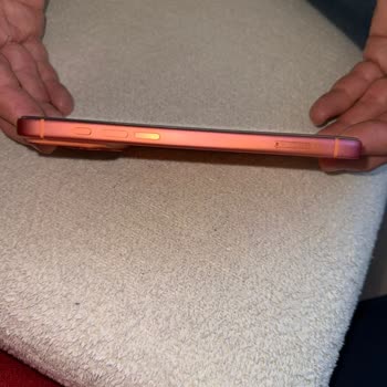 Kozmik Turuncu Apple Cihazında Pembe Renk Bozulması Garanti Dışı Olarak Değerlendirildi