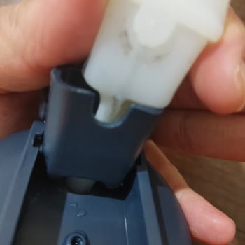 Çocuk Termosunun Temizlenemeyen Ağız Bölümünde Küf Ve Sağlık Riski