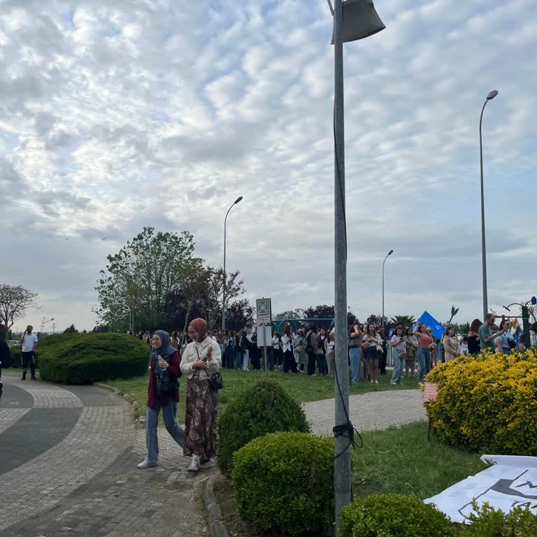 Çok Kalabalık Kahve Festivali İçin Tek Tuvalet Yetersizliği Ve Hijyen Endişesi