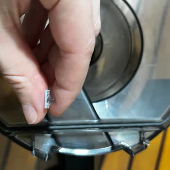 Bosch Süpürge Alt Kapak Menteşesi Kırıldı, Garanti Kapsamına Alınmadı